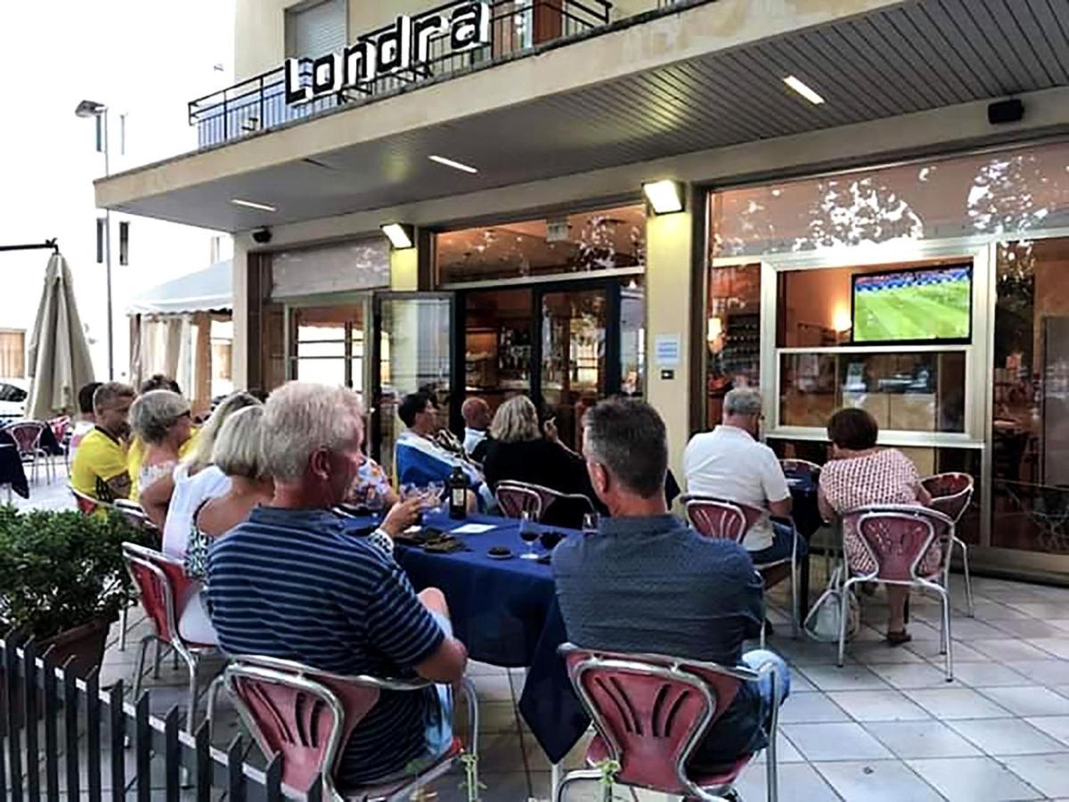 Hotel Londra Rimini Zewnętrze zdjęcie