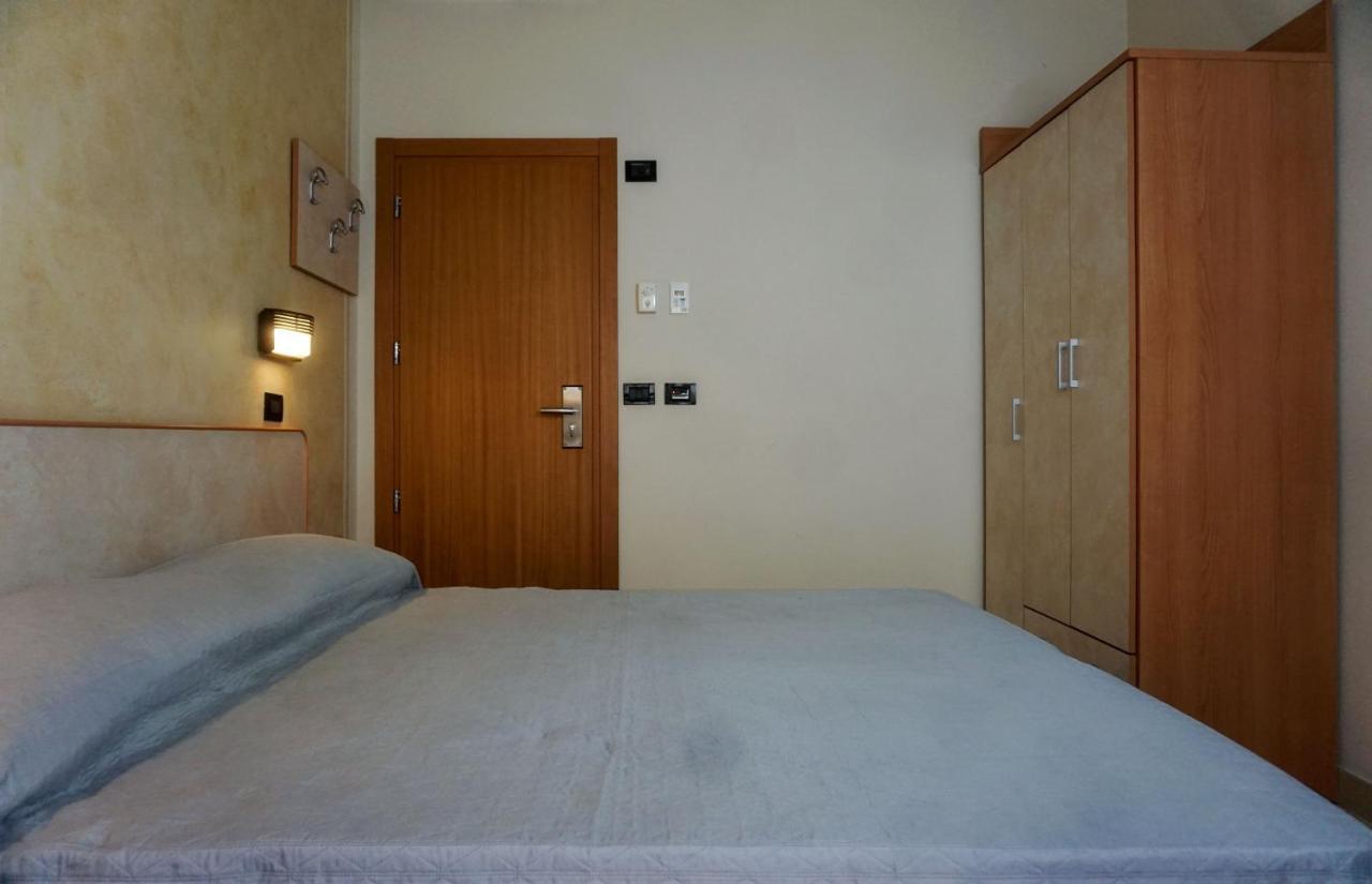 Hotel Londra Rimini Zewnętrze zdjęcie