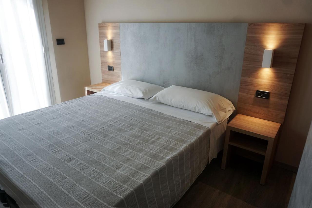 Hotel Londra Rimini Zewnętrze zdjęcie